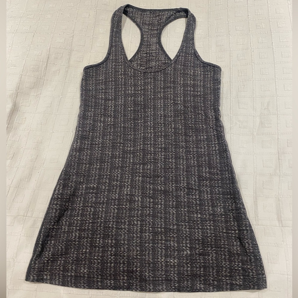 Lululemon workout top, size 6